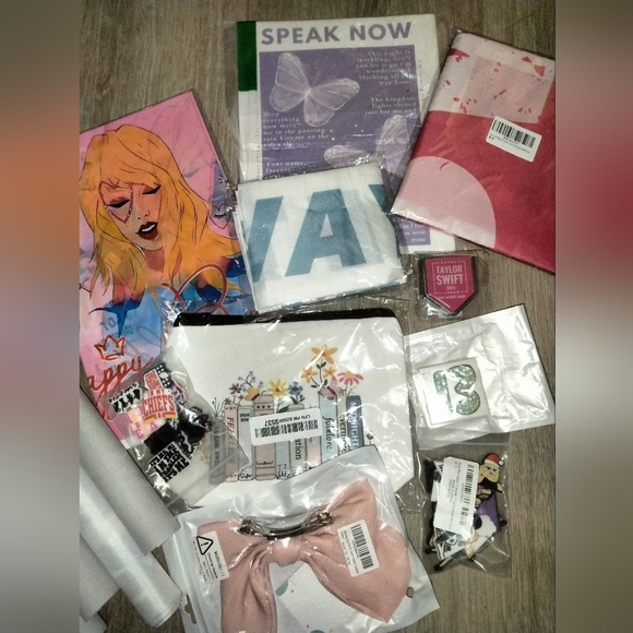Accessories - Taylor Swift Fans Merch Bundle Lot NWT 20pcs
